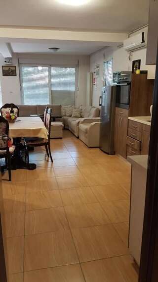 Апартаменты Apartmani Neda Bane Петровац Апартаменты с видом на сад-1